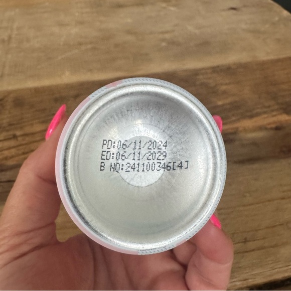 NEW Yara Perfumed Spray ~ 200 ml 💞 - Picture 4 of 4